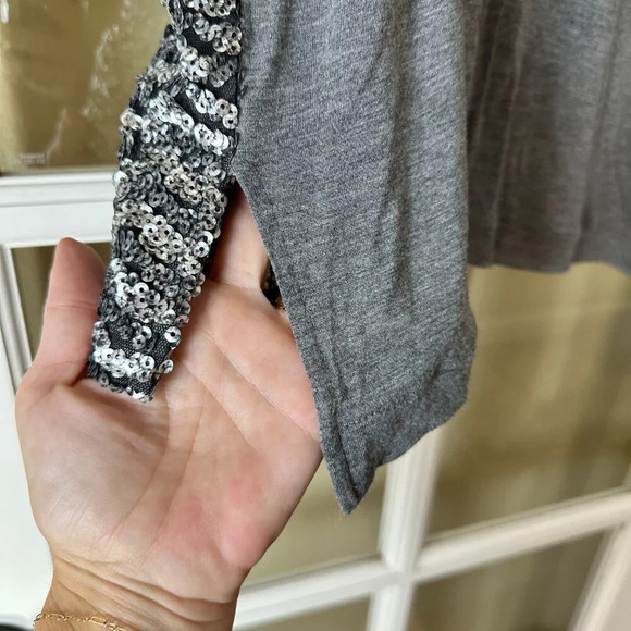 BANANA REPUBLIC Silver Grey Sequin Tank Top Shirt Size Medium V Neck - Picture 7 of 8